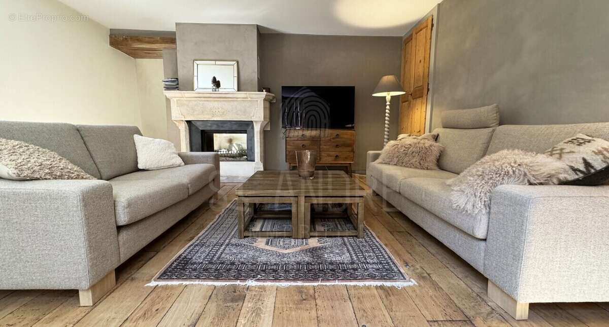 Maison à CHARNECLES