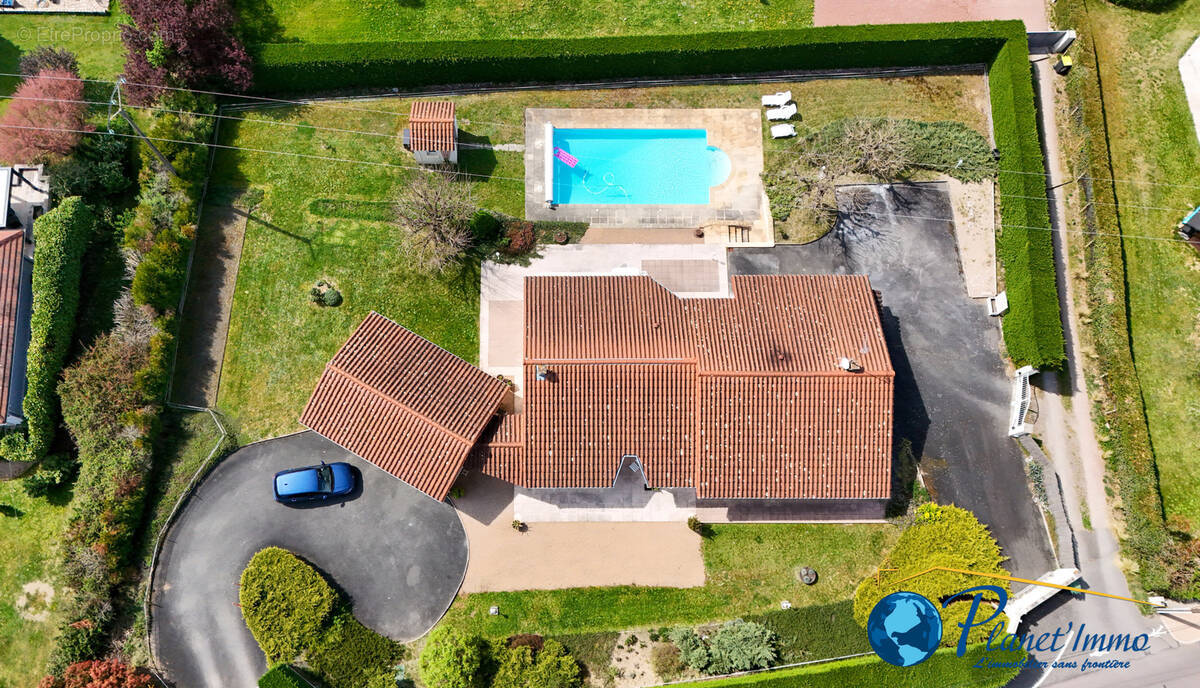 Maison à SAINT-BONNET-LES-OULES