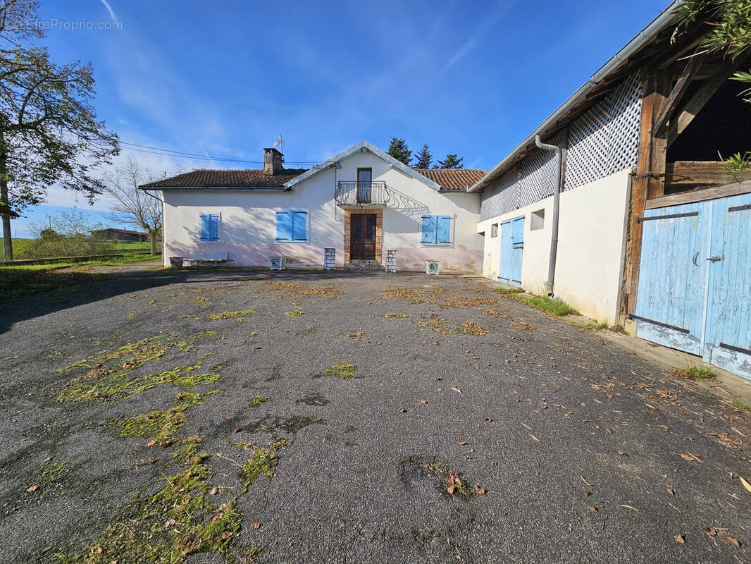 Maison à AURIGNAC