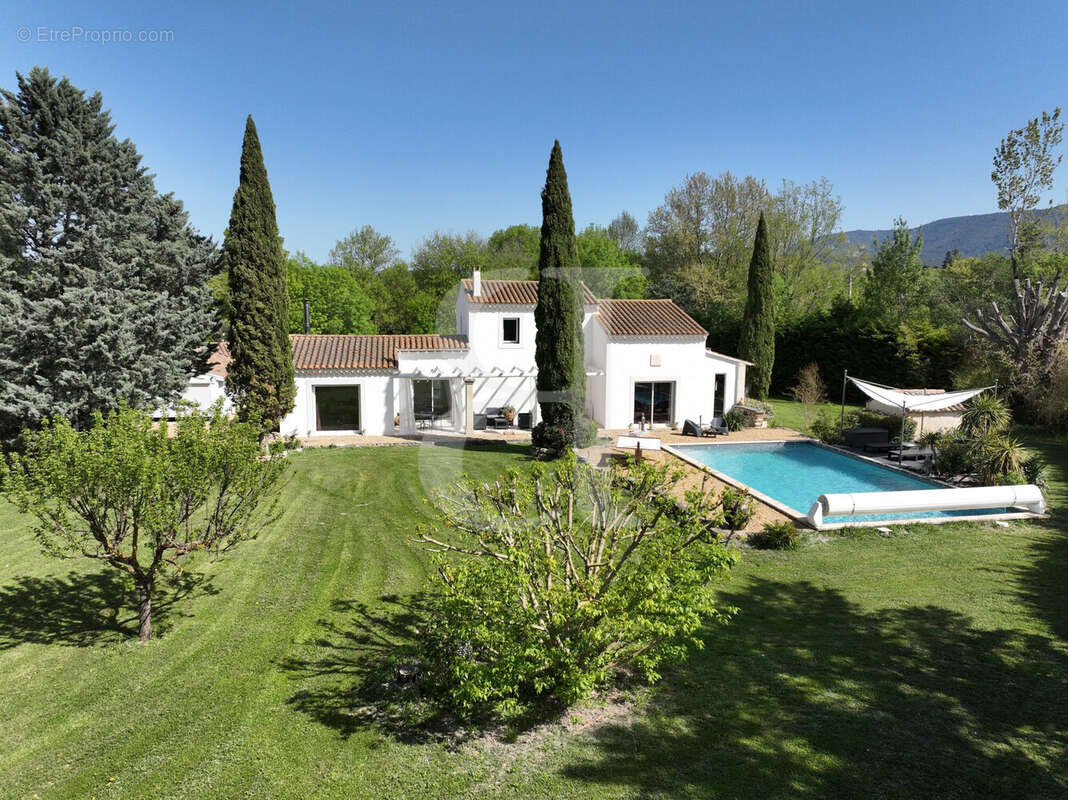 Maison à L'ISLE-SUR-LA-SORGUE