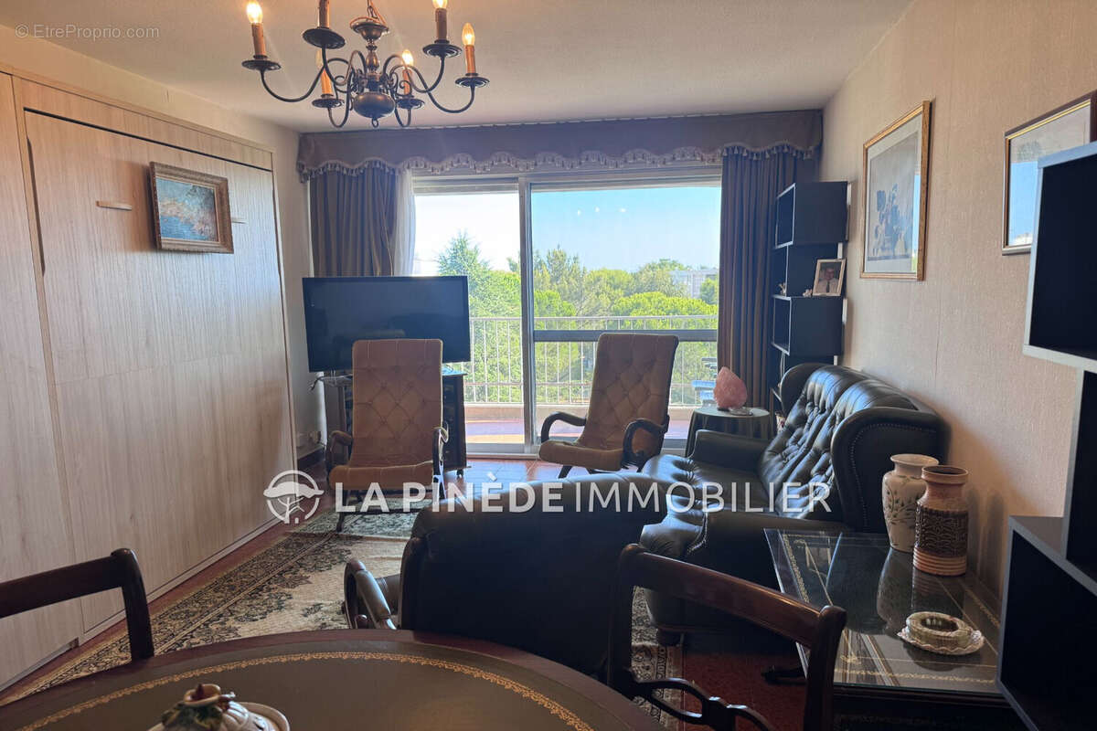 Appartement à SAINT-LAURENT-DU-VAR