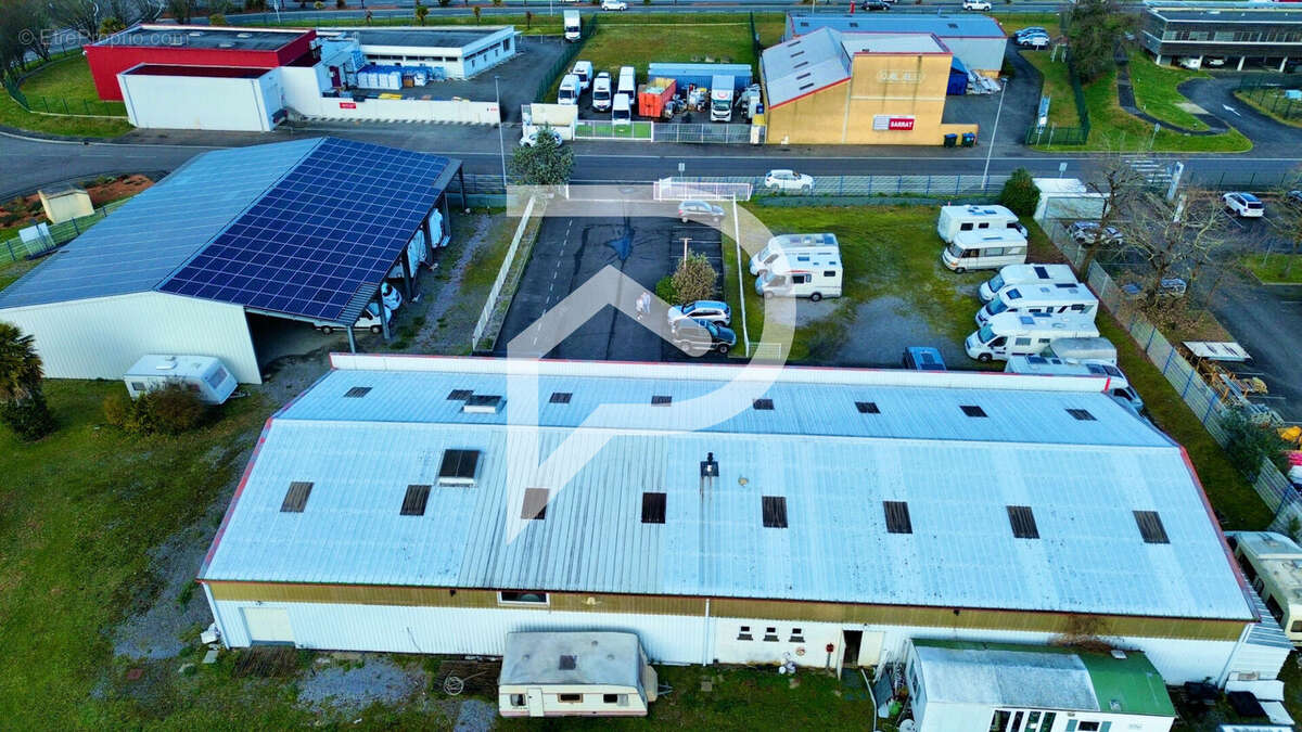 Local commercial Artix 629 m2 - photo 4