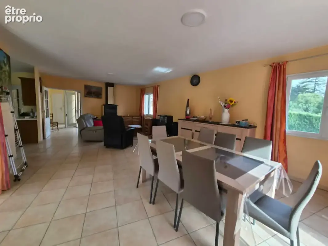 Grande maison avec jardin de 3.000 m2 - photo 3