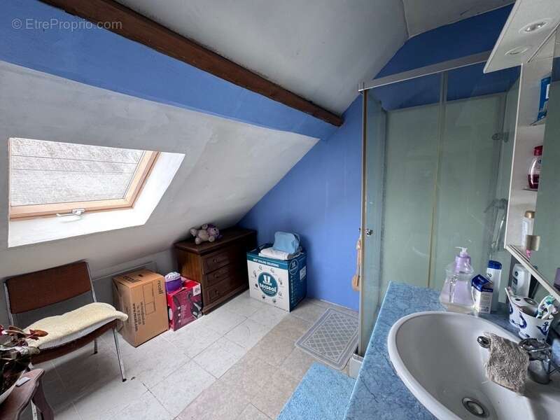 Maison à LES CORVEES-LES-YYS