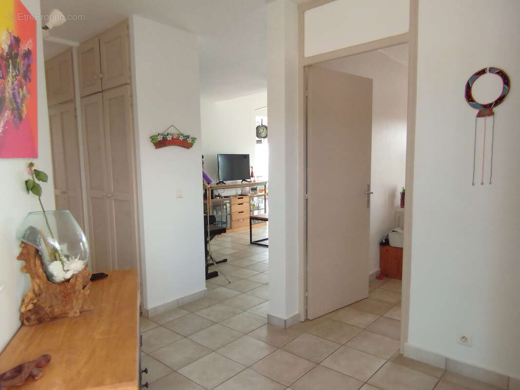 Vue mer imprenable  pour ce superbe appartement 3 piéces dans résidence sécurisée avec pisicne - photo 9