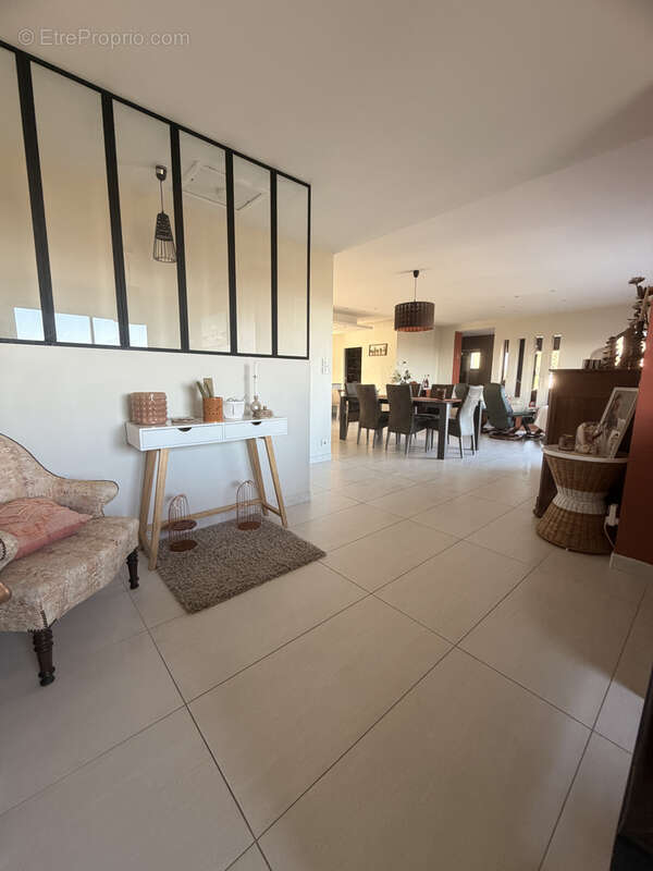 Villa contemporaine d’exception de 208m2   Vue panoramique, calme absolu et prestations haut de gamme - photo 16