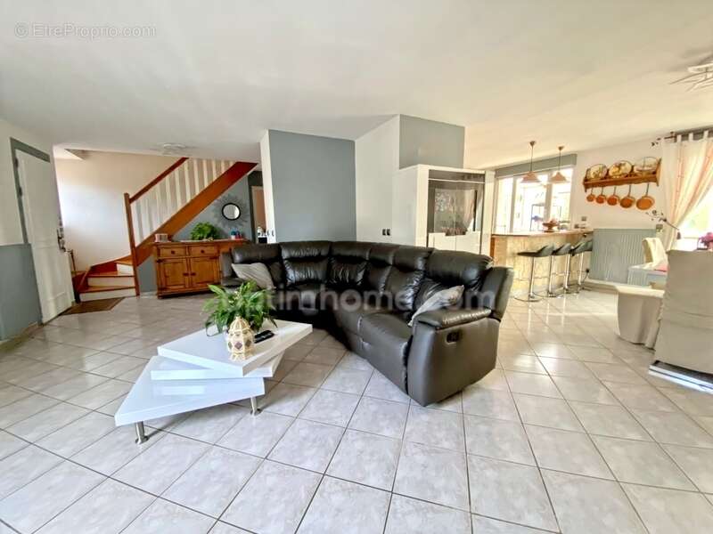 Maison à MONTEREAU-FAULT-YONNE