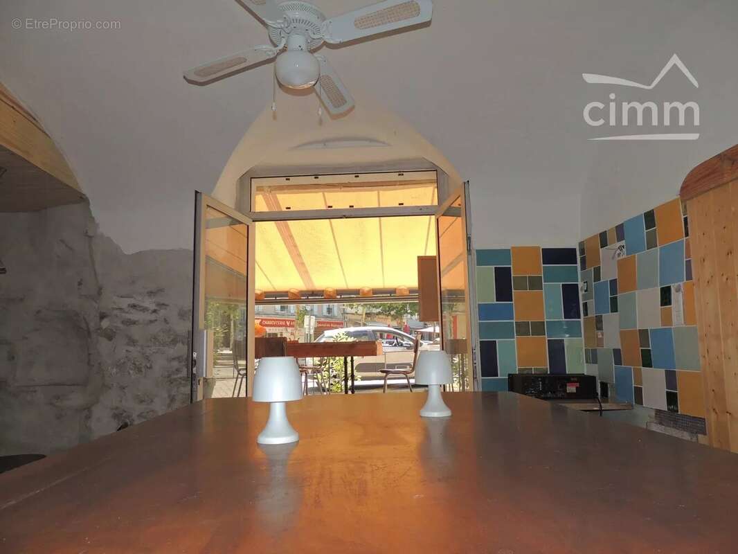 Commerce à LES VANS