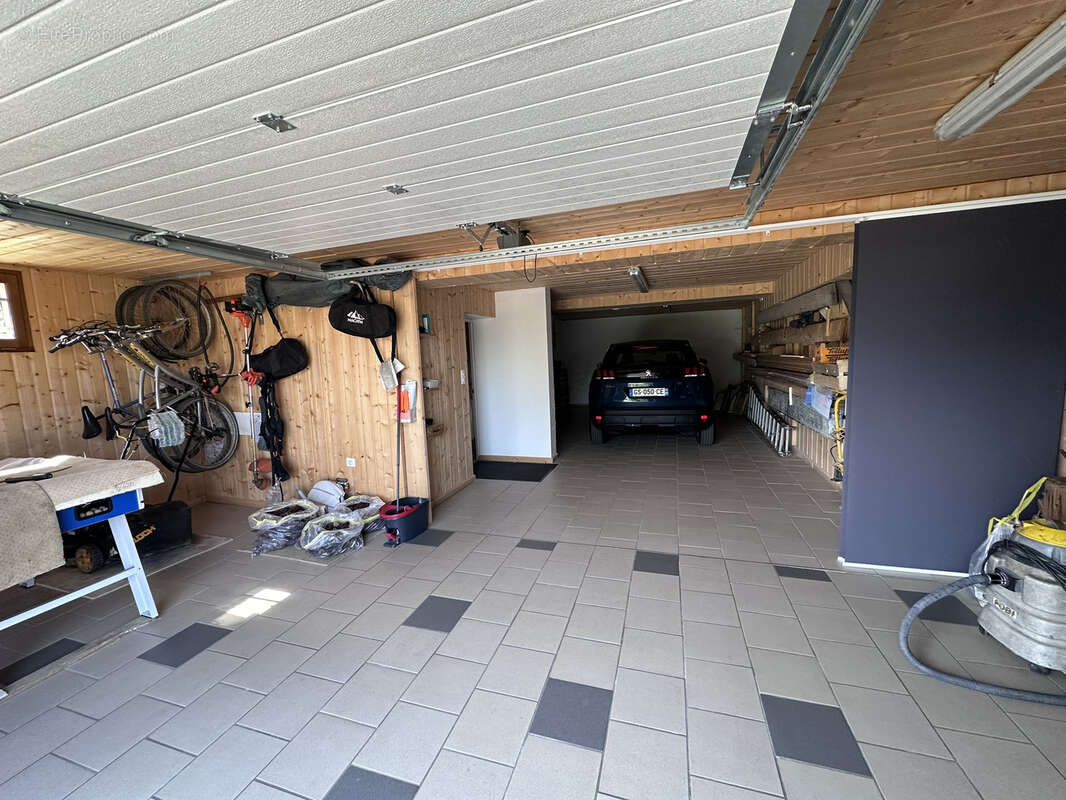 Maison à ALBIEZ-MONTROND