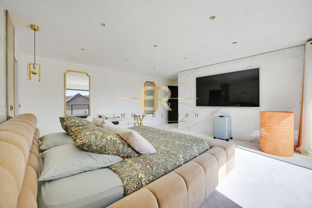 Maison à CHENNEVIERES-SUR-MARNE