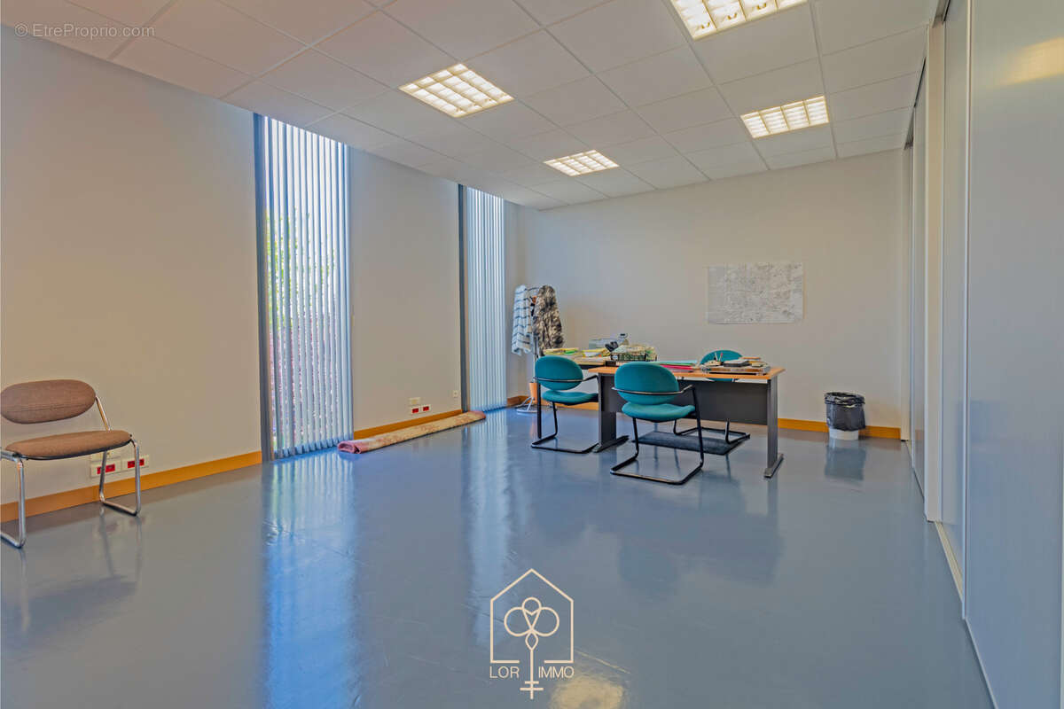 Commerce à CUSTINES