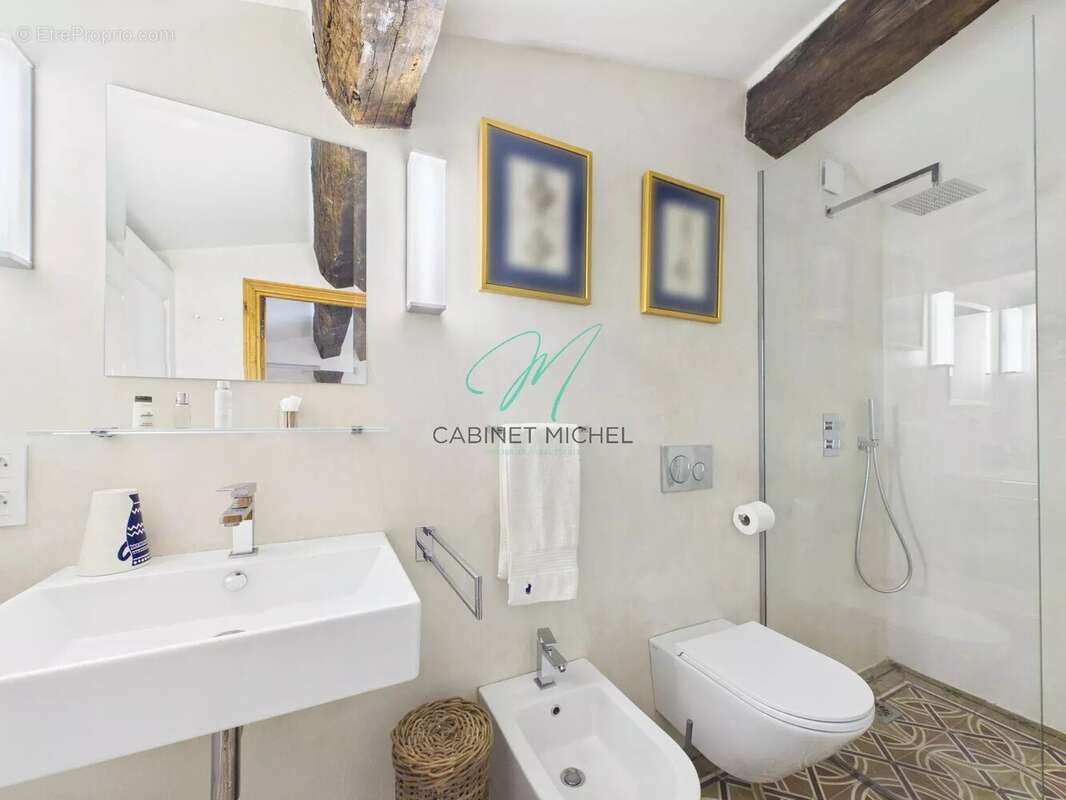 Appartement à CHATEAUNEUF-GRASSE