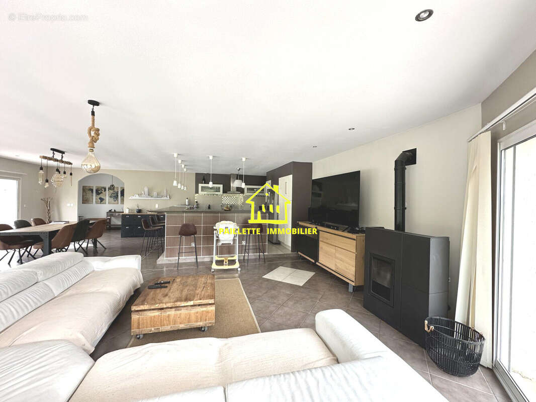 Maison 182 m² à Saint-Romain-De-Colbosc  - photo 2