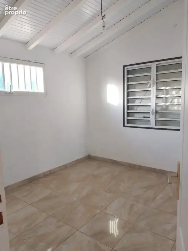  À VENDRE – Maison 2 niveaux à Baillif Guadeloupe, proche du centre et de toutes commodités - photo 3
