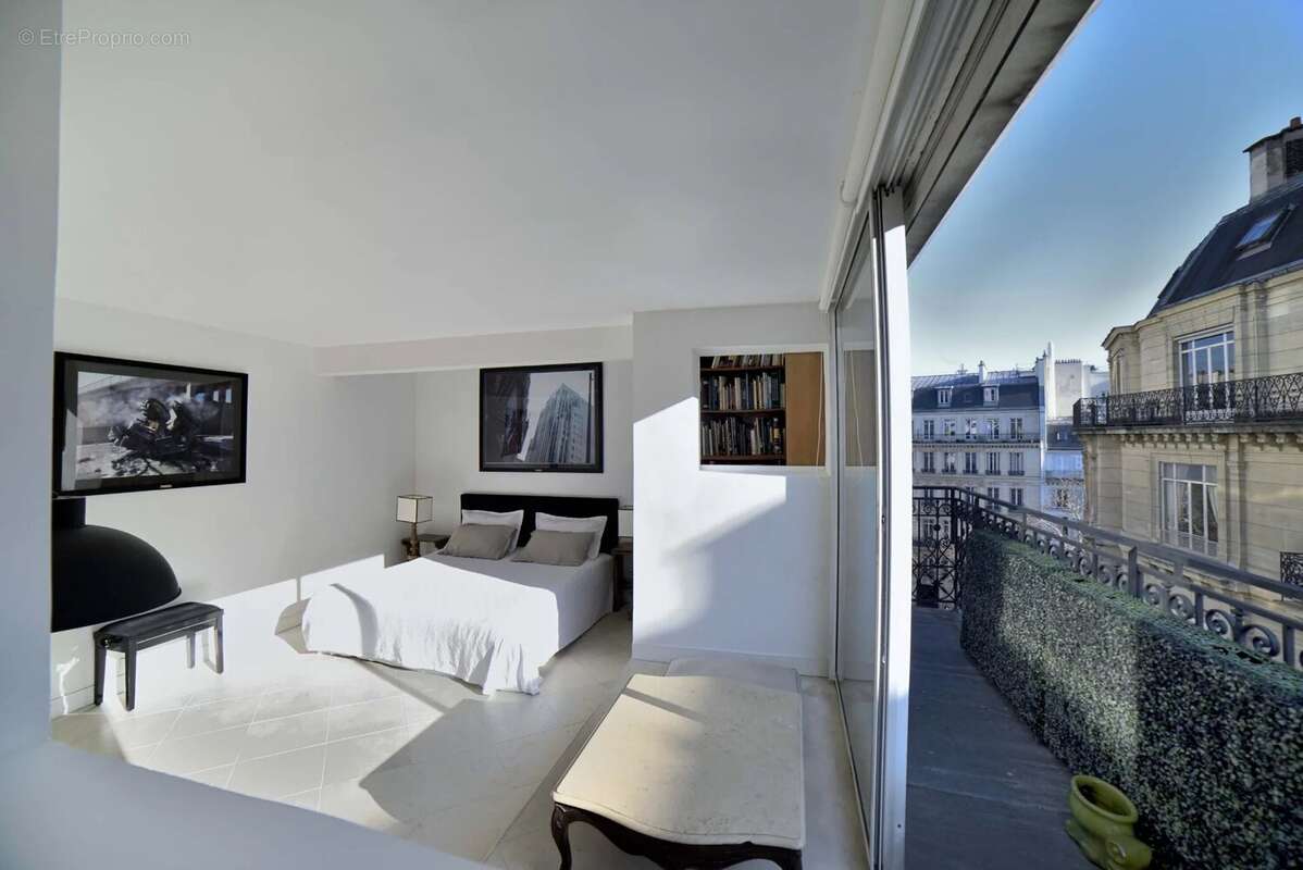 Appartement à PARIS-16E