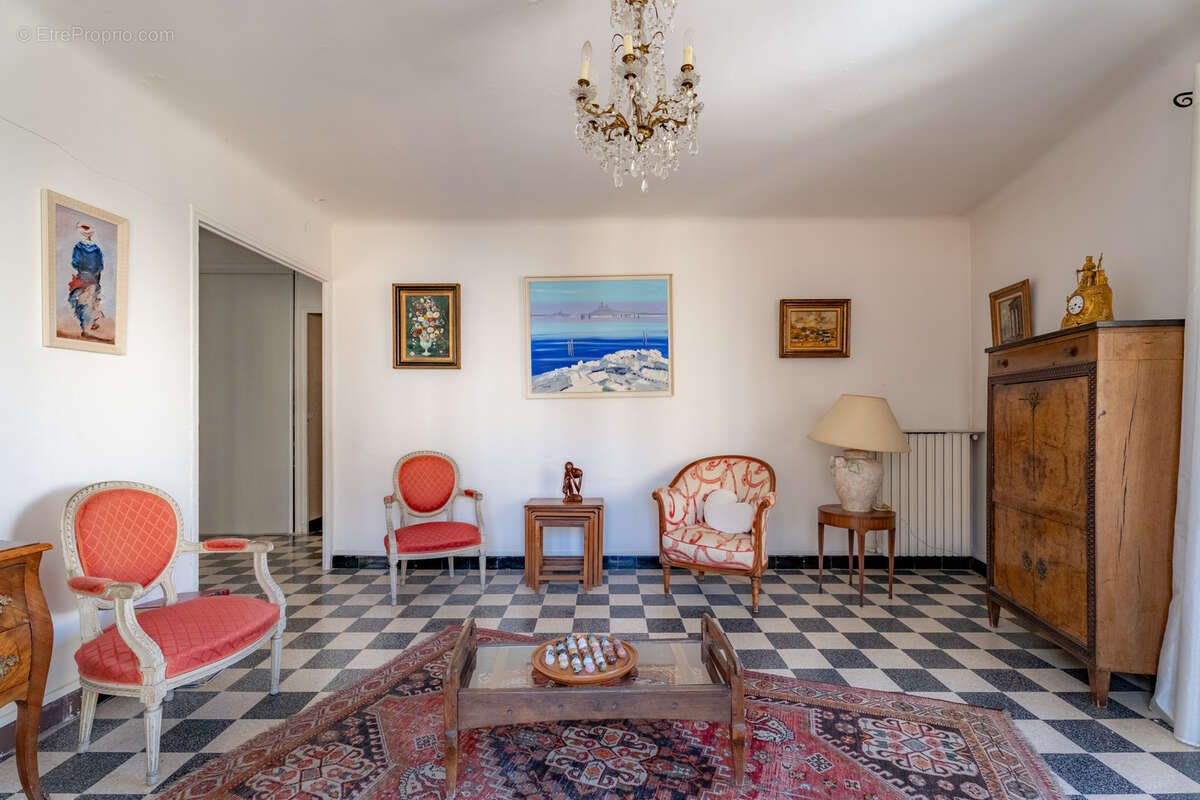 Appartement à MARSEILLE-7E