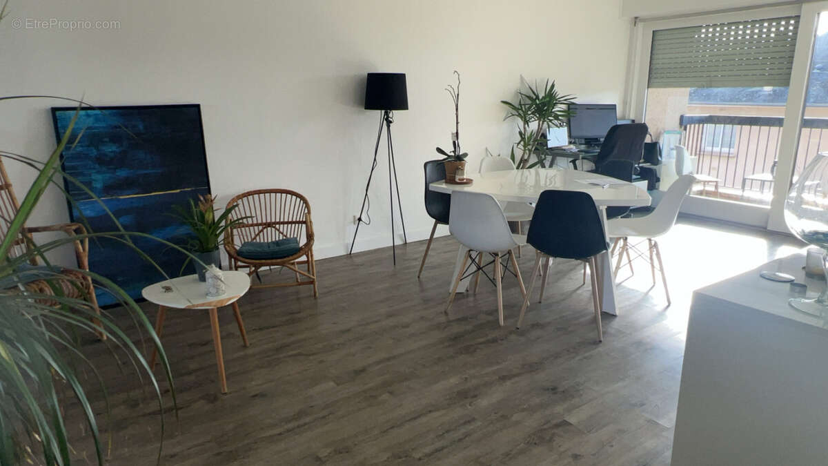 Rodez   Spacieux T5 lumineux de 101 m2 avec 2 terrasses, garage et parking privatif sécurisé - photo 2