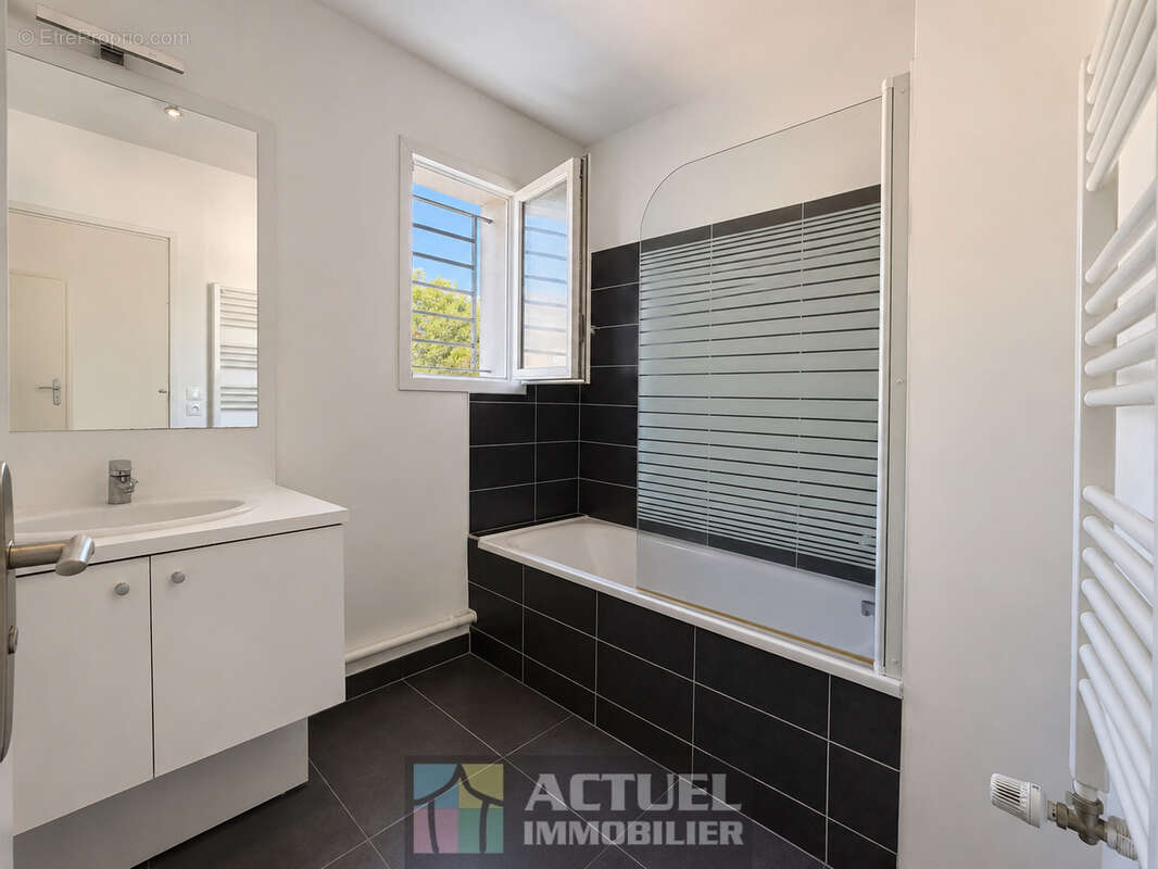 Maison T4 de 80 m2 avec jardin et garage   Saint-Clément-de-Rivière - photo 8