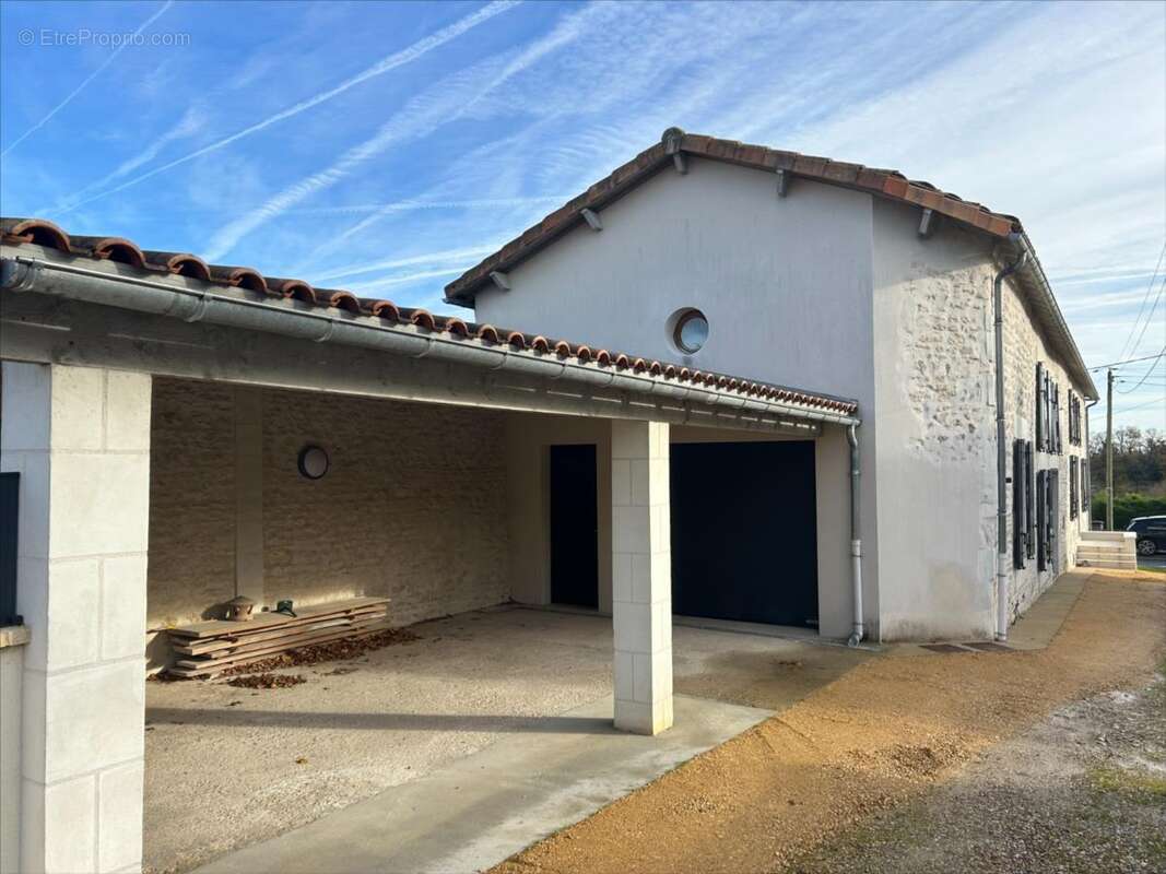 Maison à SAINT-GEORGES-LES-BAILLARGEAUX