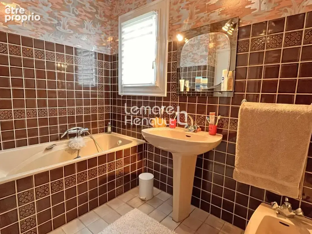 Superbe villa 6 chambres, bord de rivière et piscine - photo 20