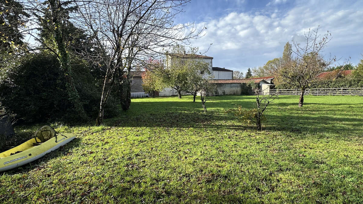 Maison à AUTHON-EBEON