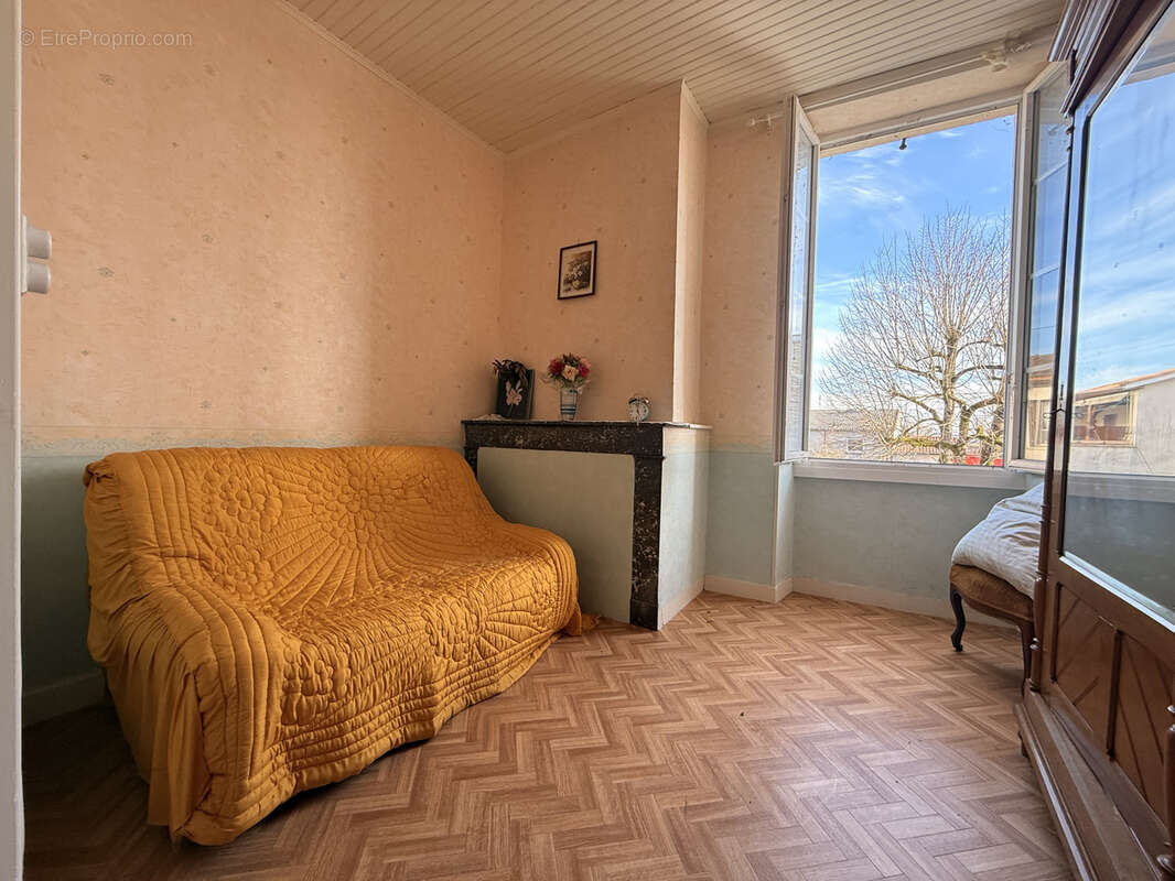 Maison à LAROQUE-TIMBAUT