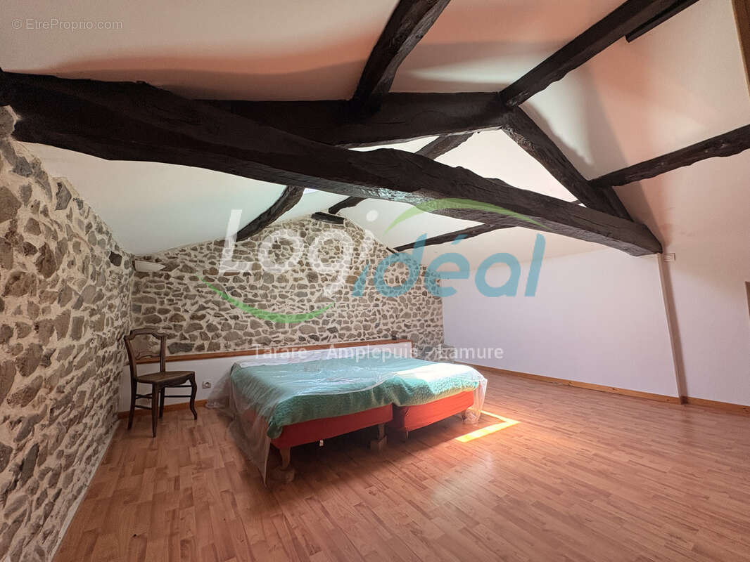 Maison de campagne à fort potentiel - Saint-Cyr-de-Valorges - photo 6