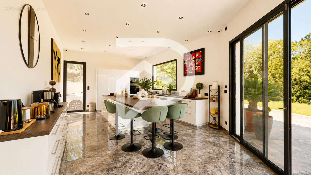 Propriété d'exception 410 m² sur parc paysagé de 4 124 m² - photo 7