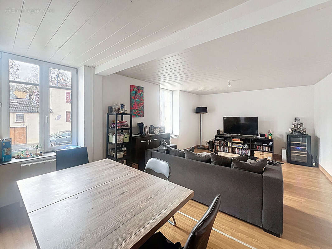 Appartement à JOUY-AUX-ARCHES