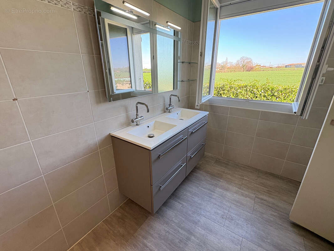 Maison à PINS-JUSTARET