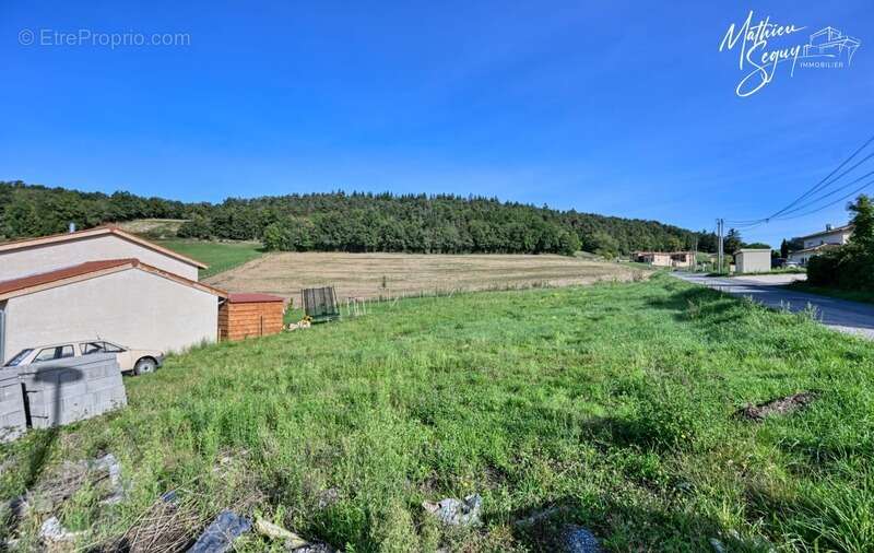 Terrain à POMEYS