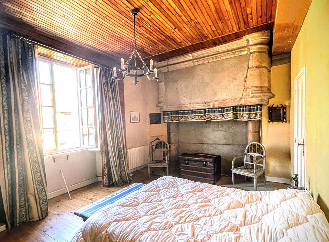 Maison à SAINT-MENOUX