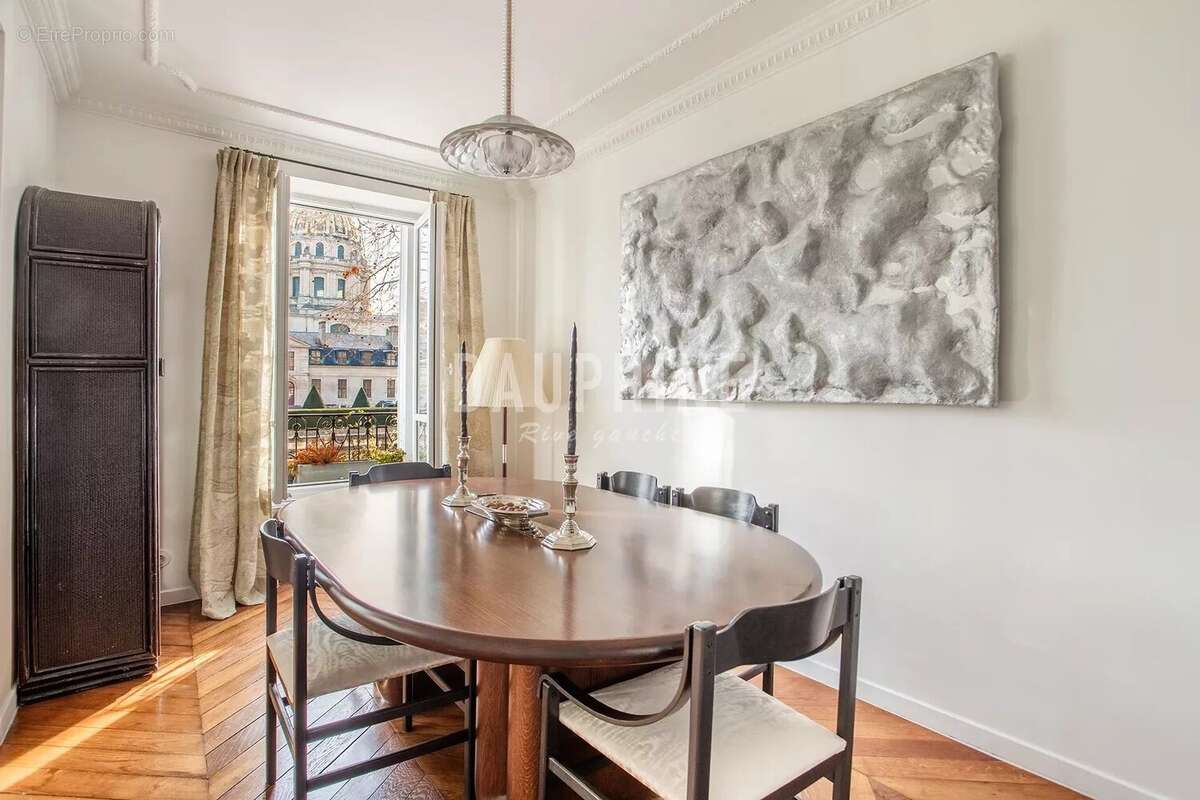 Appartement à PARIS-7E