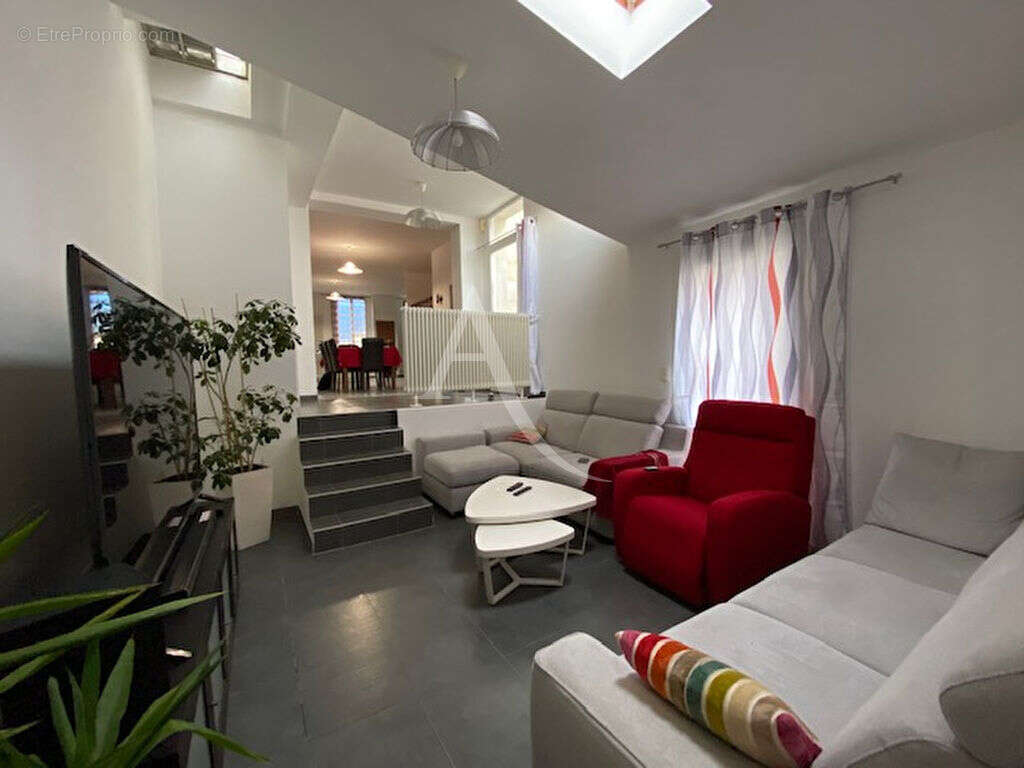 Vaste maison avec jardin, terrasse, garage et piscine - photo 2