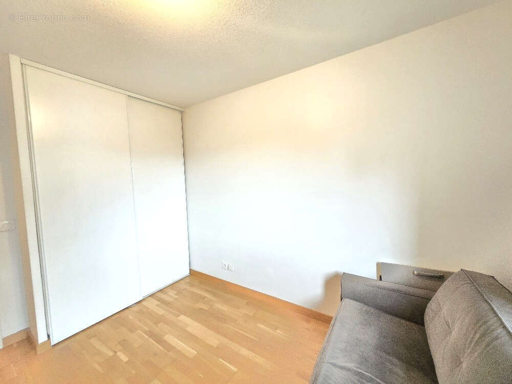 Appartement T3 récent avec terrasse et garage - photo 8