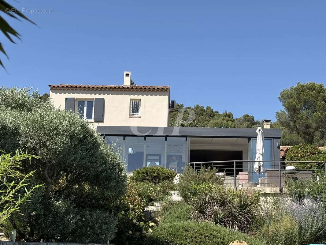 Maison à VILLELAURE