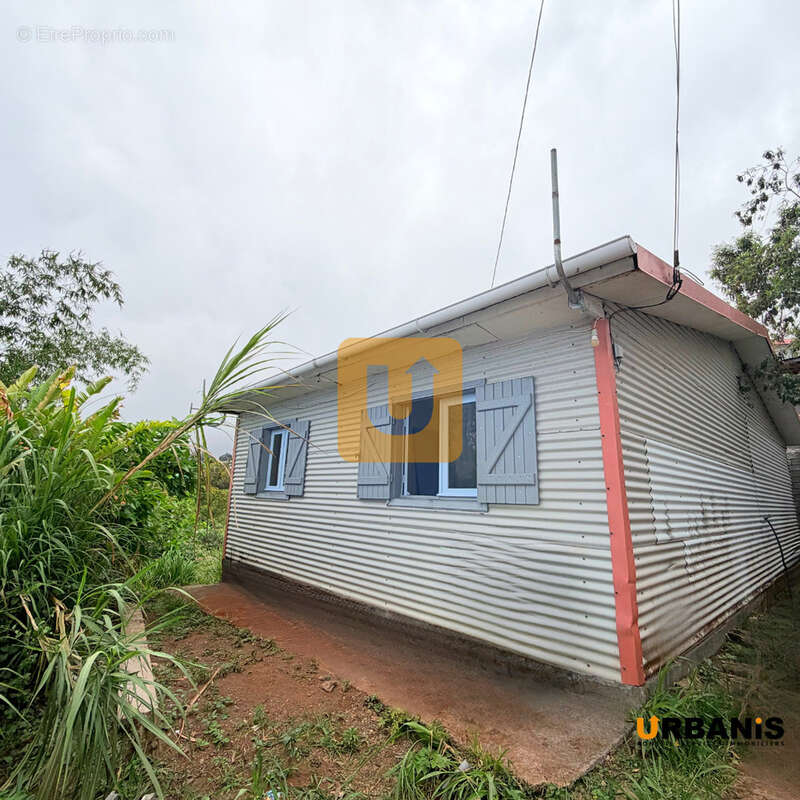 Maison à LES TROIS-BASSINS