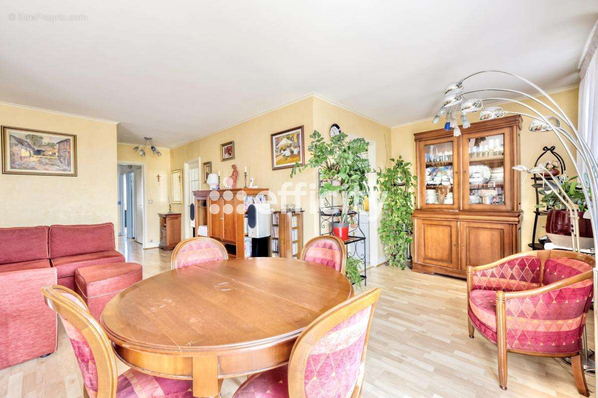 Appartement à PARIS-14E