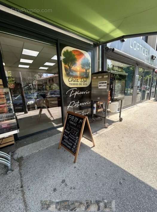 Commerce à SIX-FOURS-LES-PLAGES