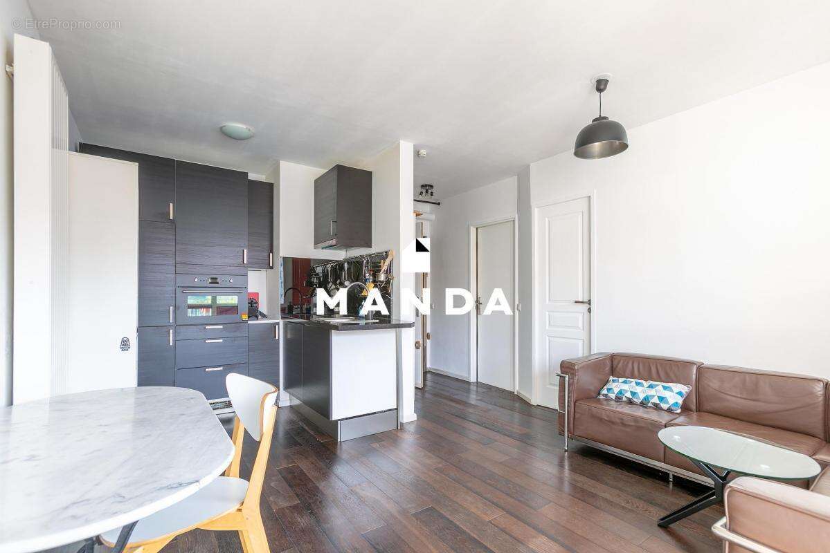 Appartement à PARIS-20E