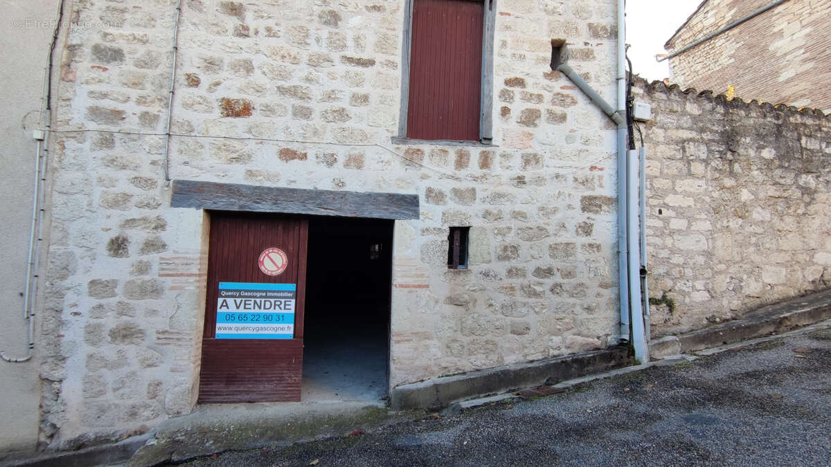 Parking à BAGAT-EN-QUERCY