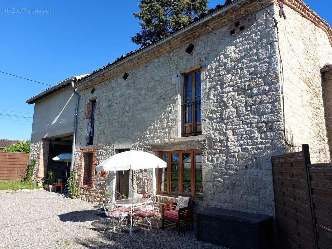 Bel ensemble comprenant deux maisons avec piscine et 1 ha de terrain avec des vues sublimes - photo 20