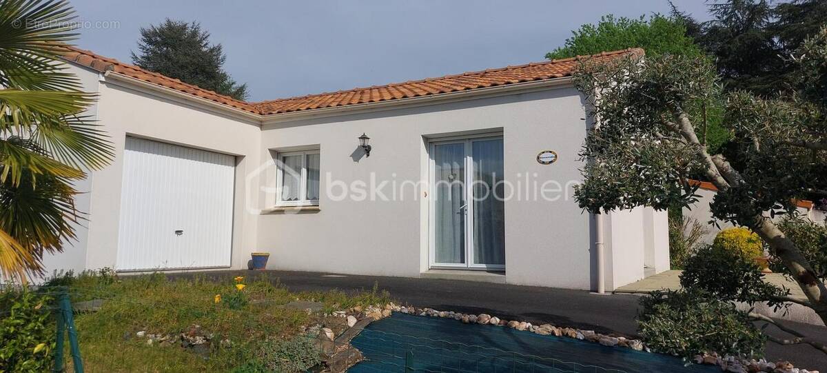 Maison à LA CHAPELLE-BASSE-MER