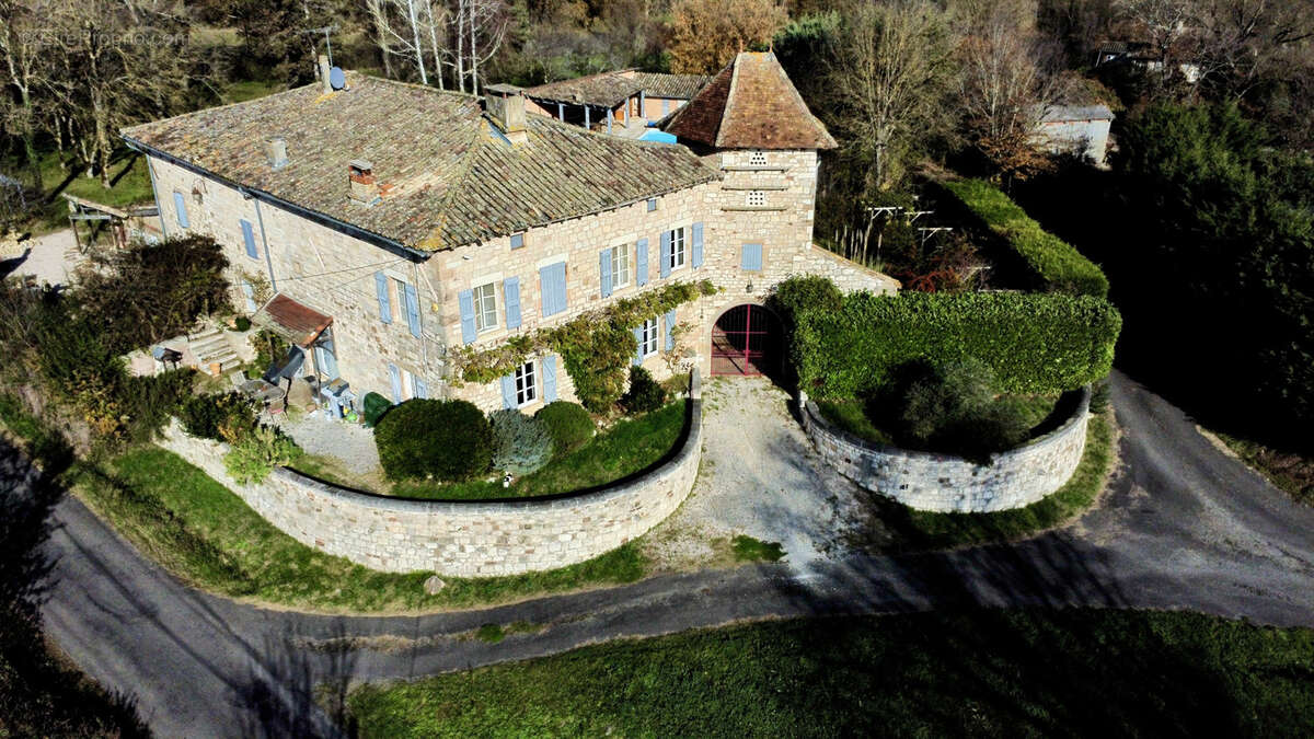 Maison à SAINTE-CECILE-DU-CAYROU