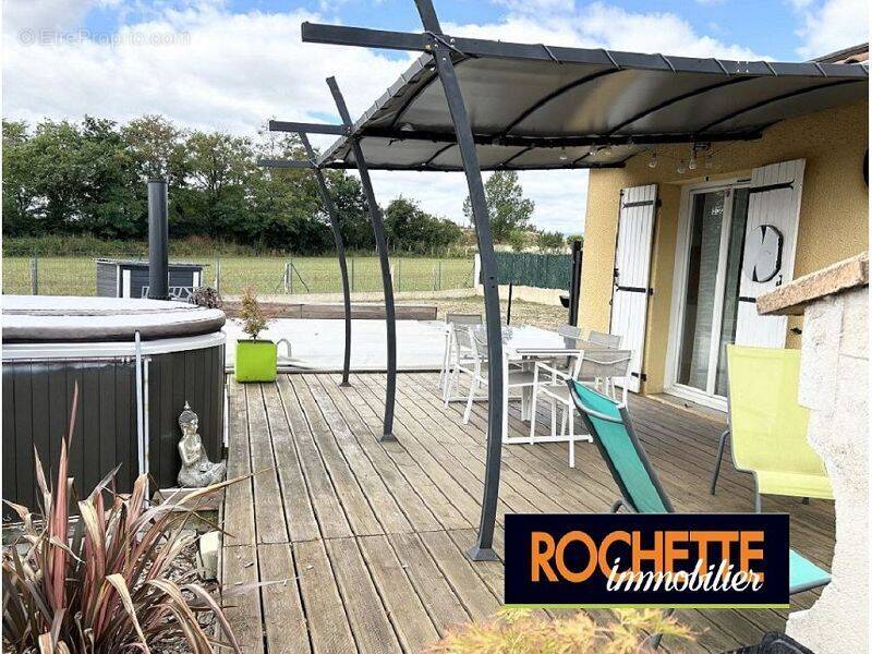 Maison à SURY-LE-COMTAL