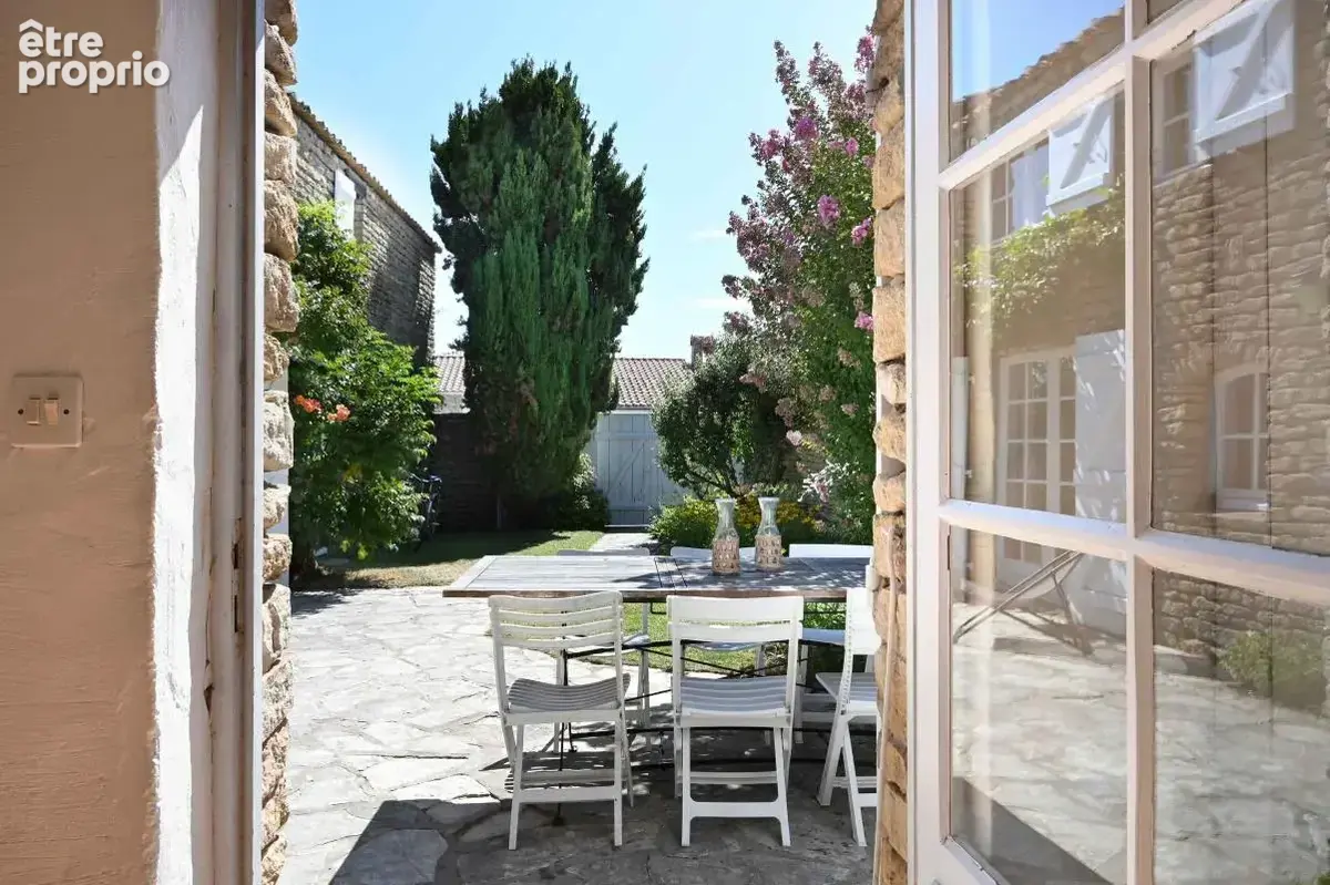 Belle propriété plein centre du village avec cours et jardin Les Portes En Re A VENDRE - photo 26