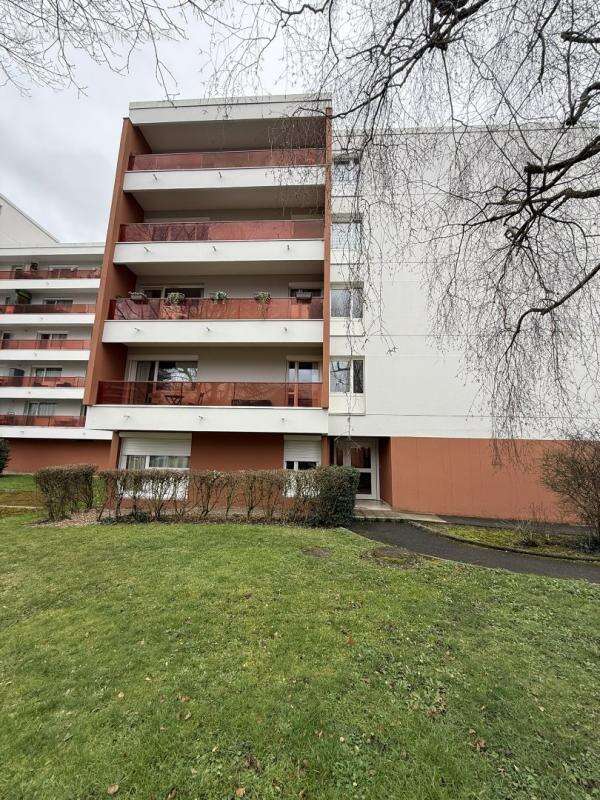 Appartement à SAINT-JEAN-DE-BRAYE