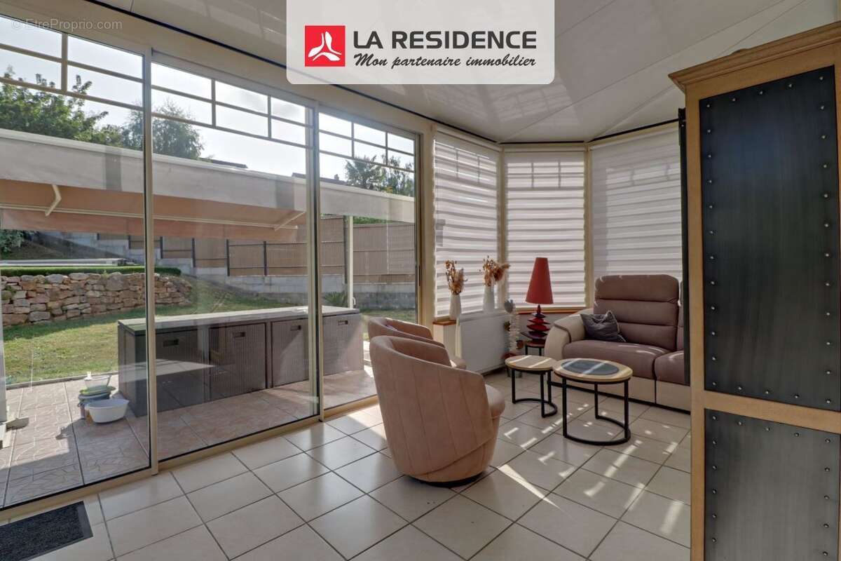 Maison à JOUY-LE-MOUTIER