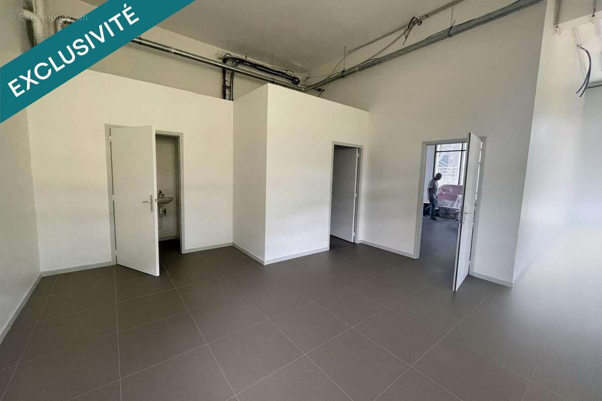 Photo 3 - Commerce à LE ROBERT