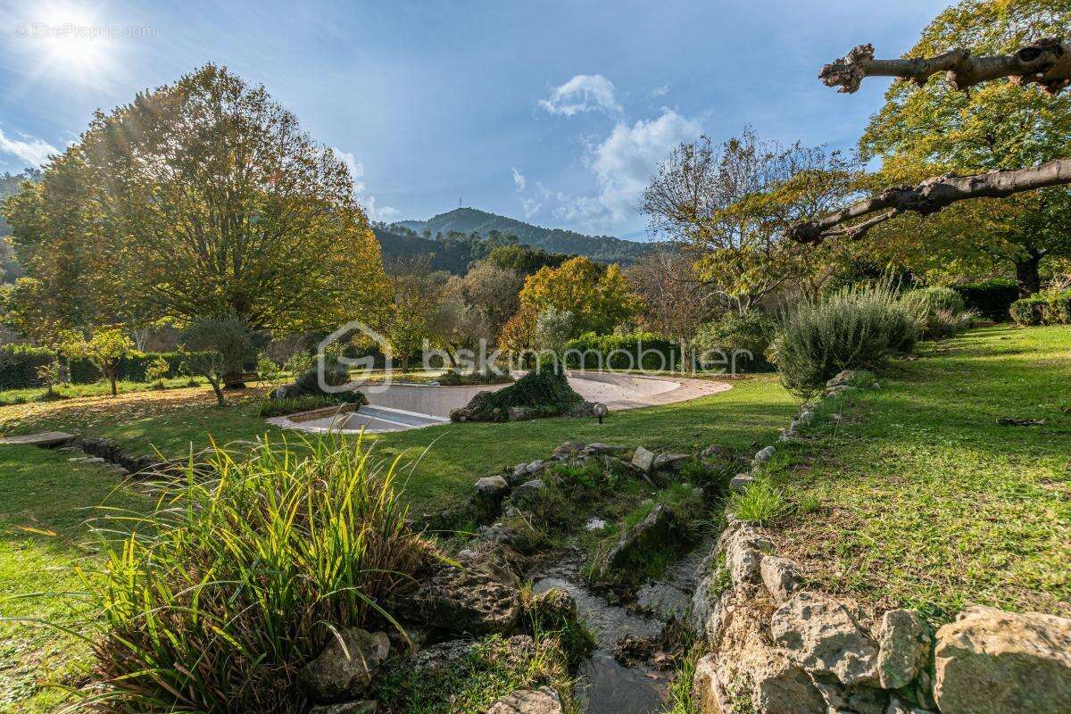 Maison à MEOUNES-LES-MONTRIEUX